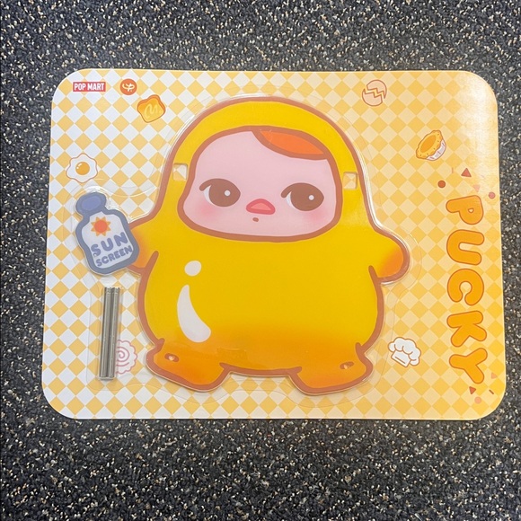 Pop Mart “Pucky Egg Beanie Series Sunglasses Holder” EXCLUSIVE - NOT SOLD ONLINE - Picture 1 of 2